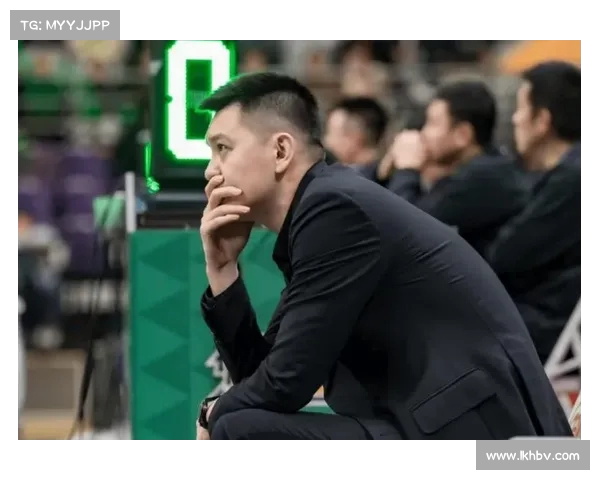 杨鸣关心球迷健康,亲自探访并邀请其下赛季到主场看球 杨鸣关心球迷健康,亲自探访并邀请其下赛季到主场看球